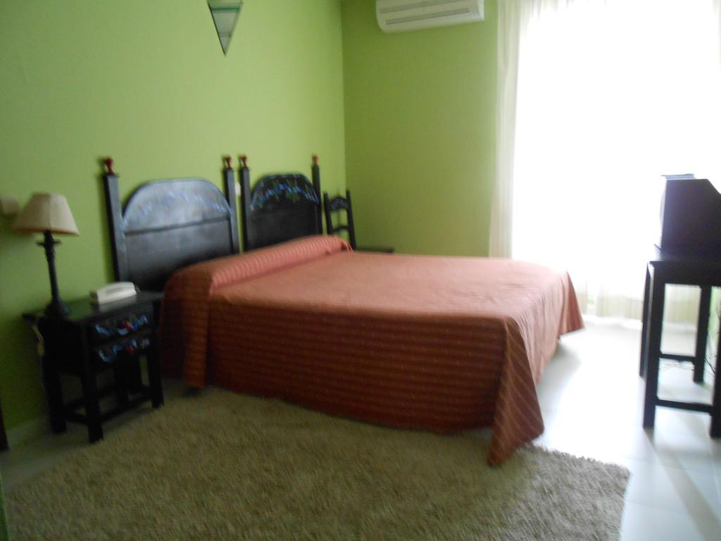 Hostal Burgos Torrecaballeros Bagian luar foto
